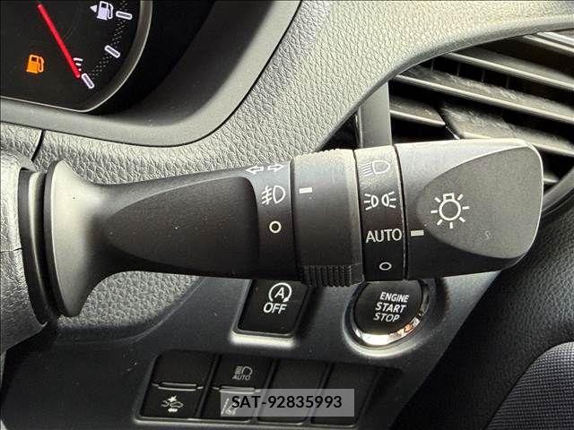Toyota VOXY 2017-06 8882887-26