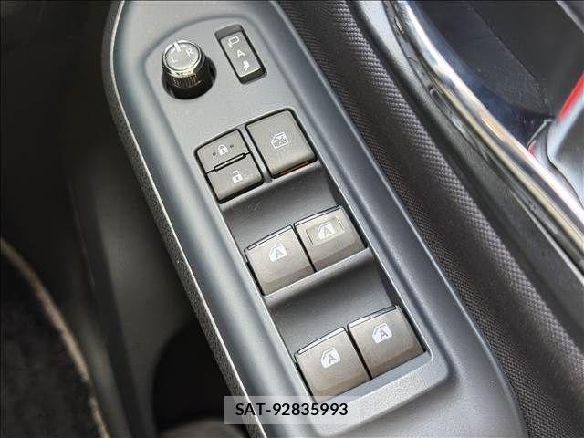 Toyota VOXY 2017-06 8882887-28