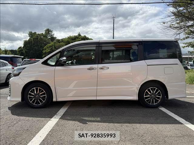 Toyota VOXY 2017-06 8882887-5