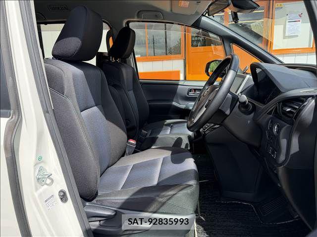 Toyota VOXY 2017-06 8882887-8