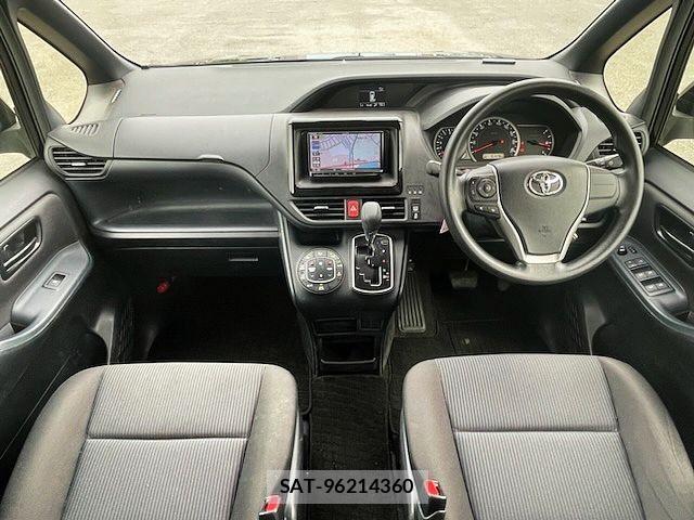 Toyota VOXY 2017-02 8882896-1