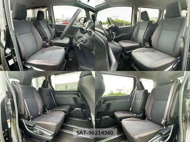 Toyota VOXY 2017-02 8882896-3