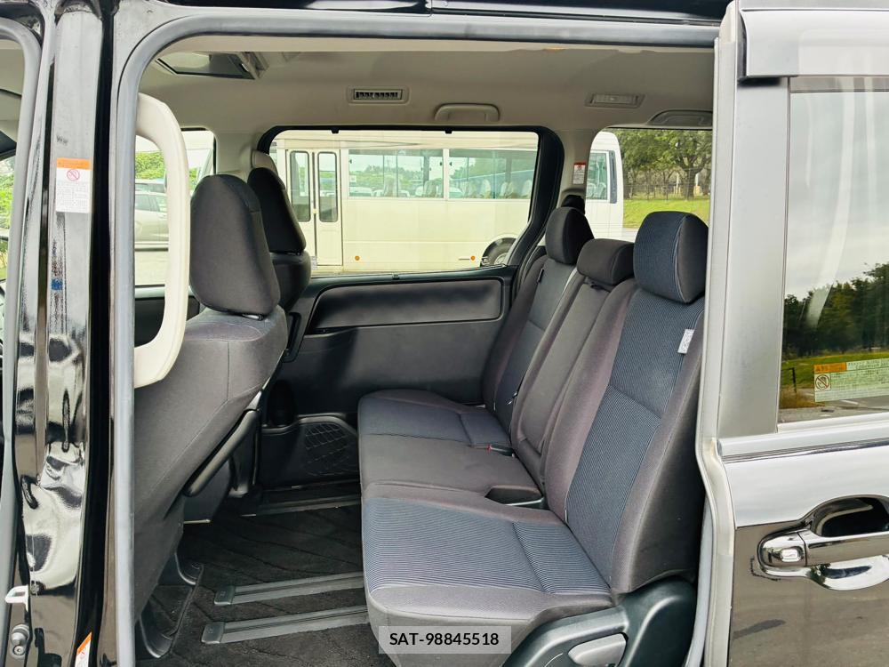 Toyota VOXY 2019-09 8865169-9
