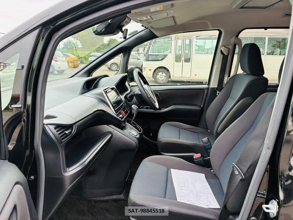 Toyota VOXY 2019-09 8865169-10