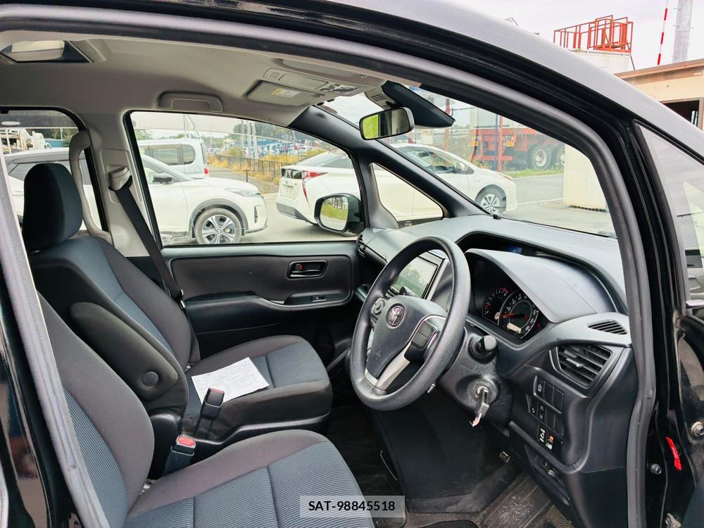 Toyota VOXY 2019-09 8865169-11