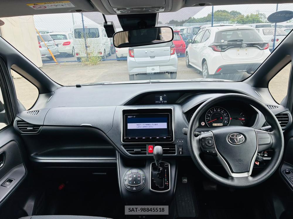 Toyota VOXY 2019-09 8865169-12