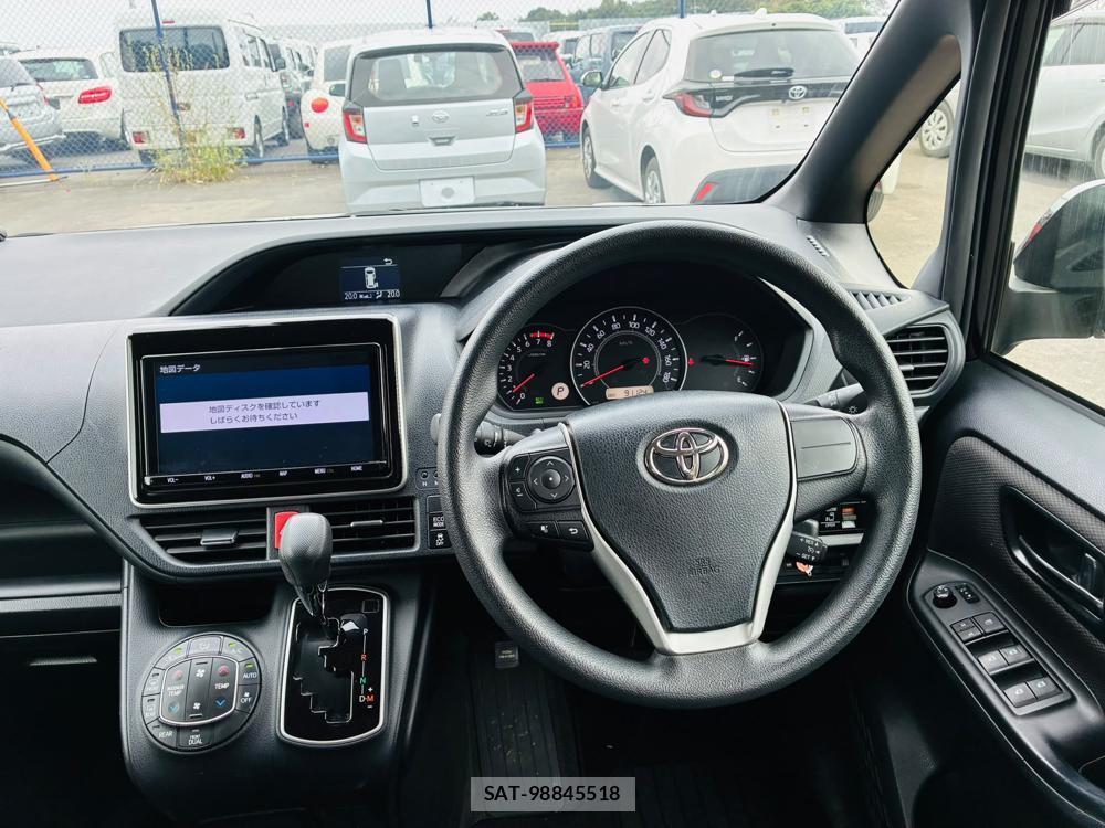 Toyota VOXY 2019-09 8865169-13