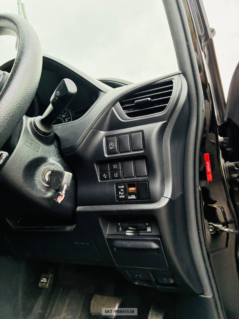 Toyota VOXY 2019-09 8865169-16