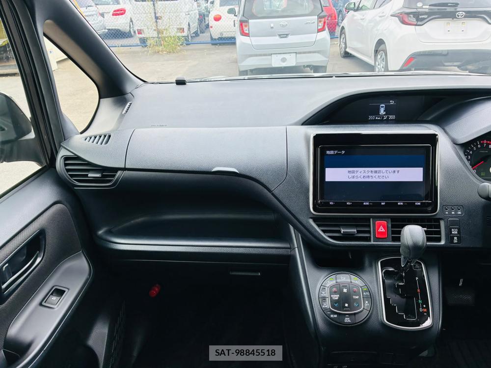 Toyota VOXY 2019-09 8865169-17