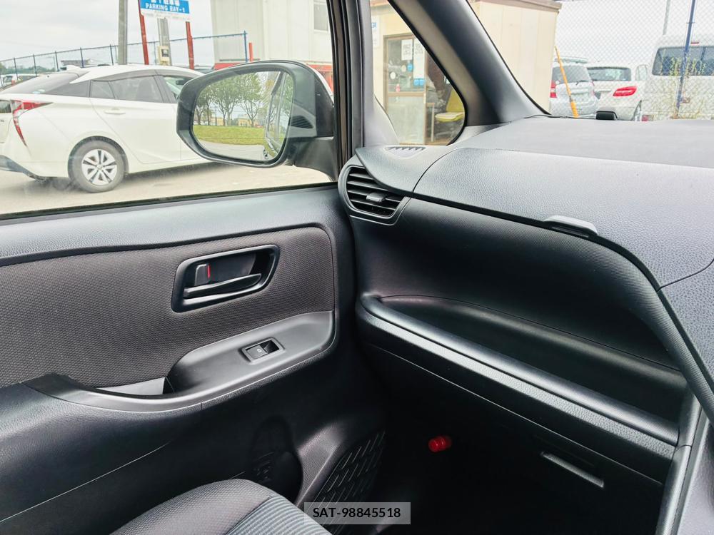 Toyota VOXY 2019-09 8865169-22