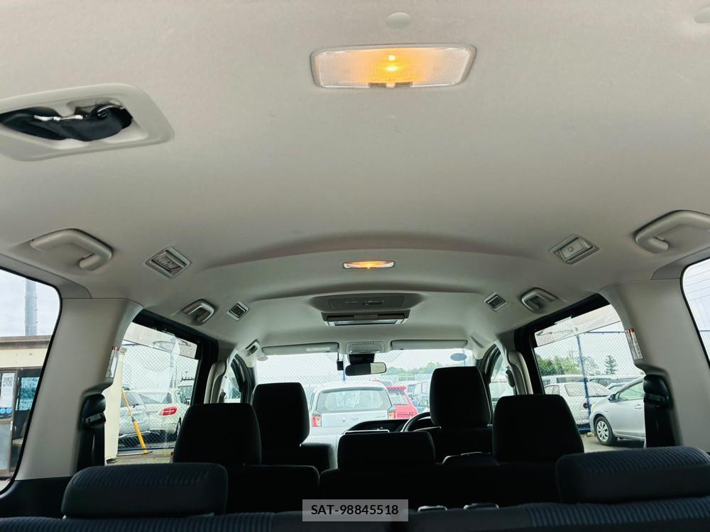 Toyota VOXY 2019-09 8865169-23