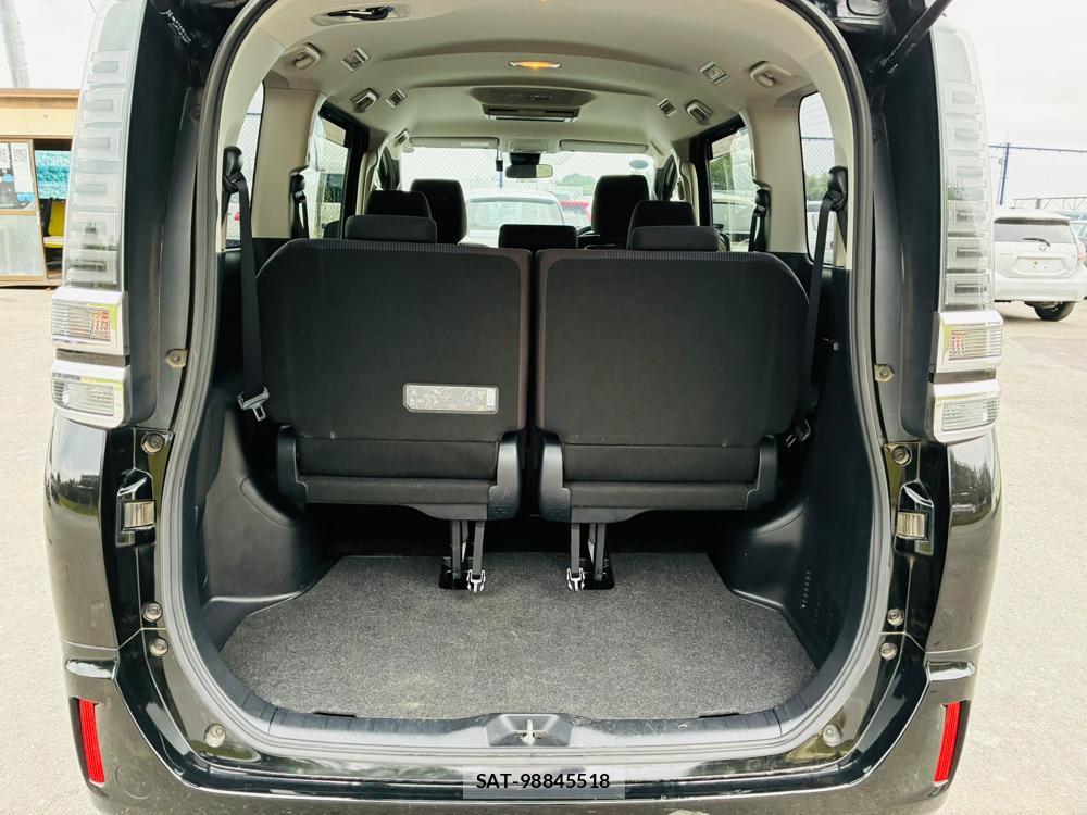 Toyota VOXY 2019-09 8865169-24