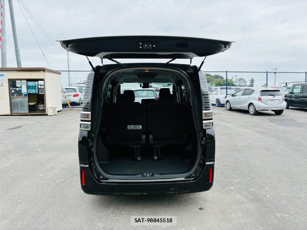Toyota VOXY 2019-09 8865169-25