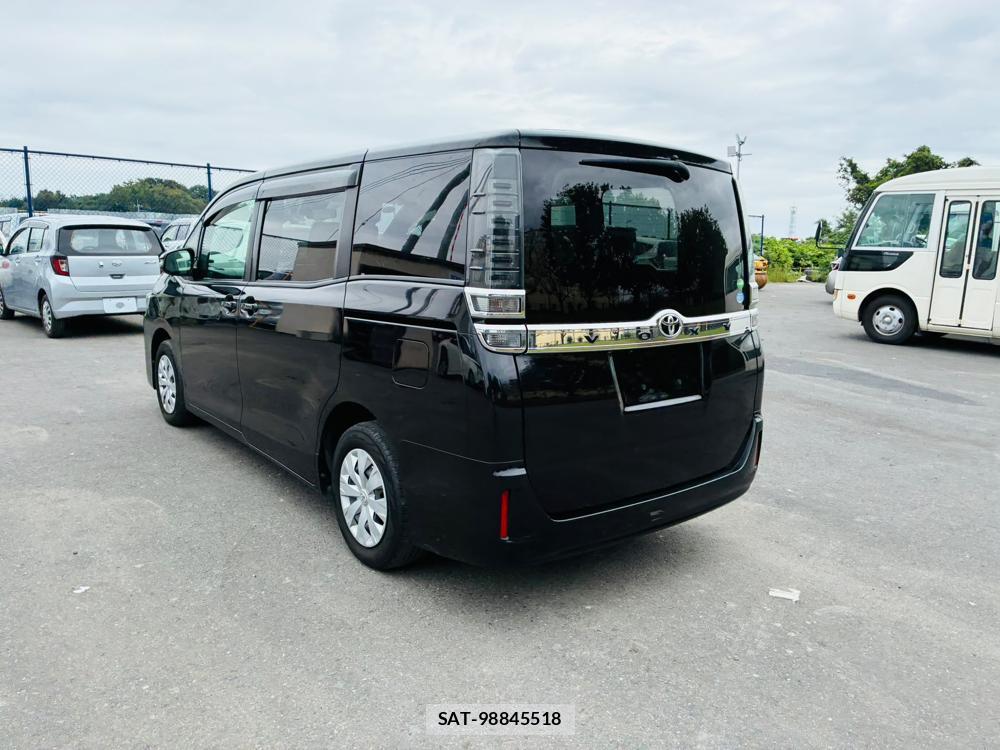 Toyota VOXY 2019-09 8865169-2