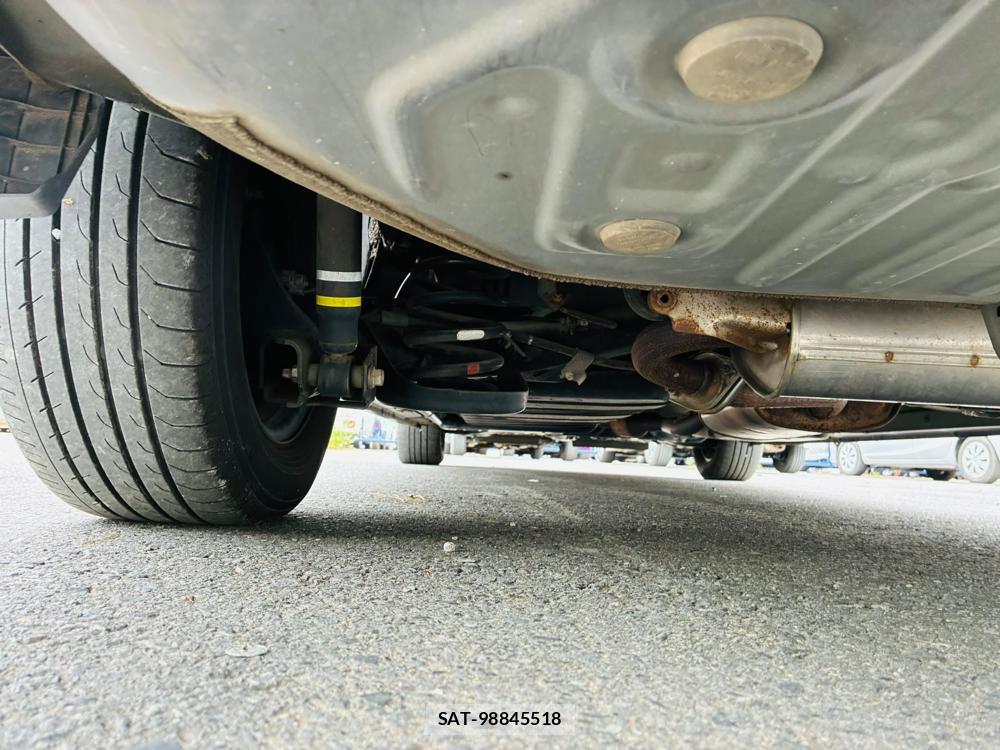Toyota VOXY 2019-09 8865169-34