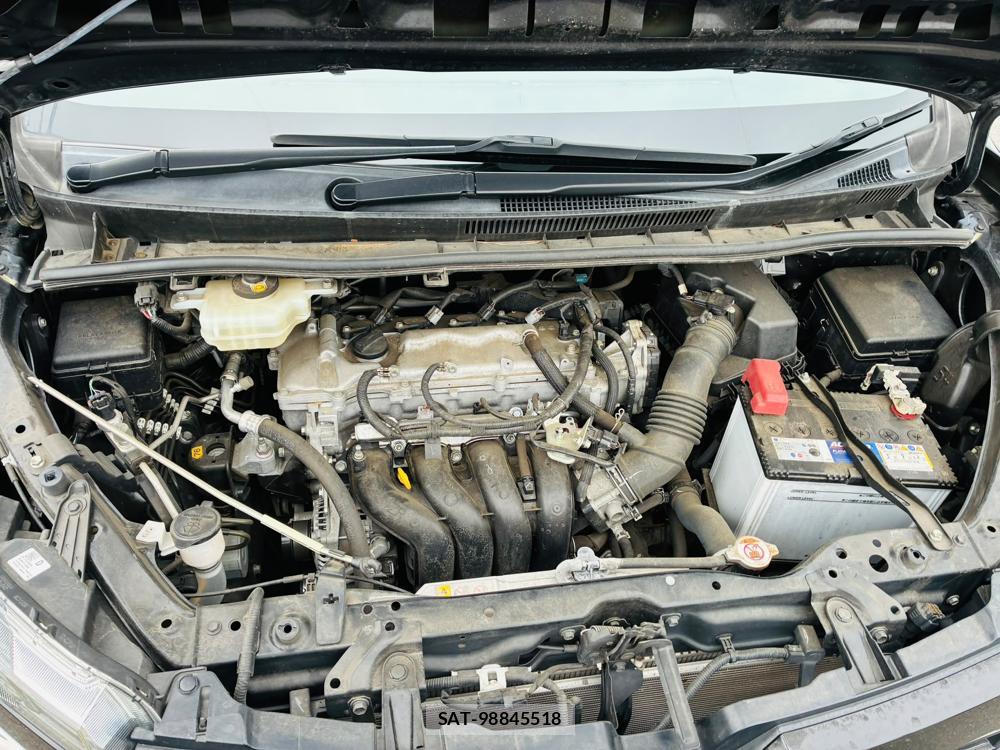 Toyota VOXY 2019-09 8865169-37