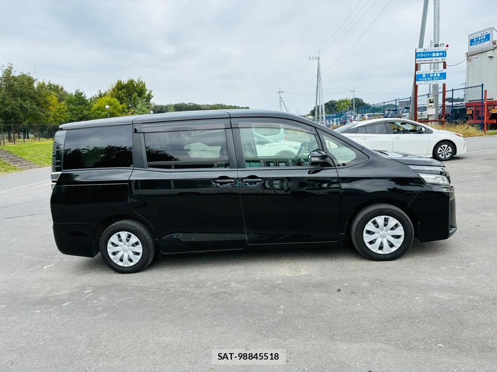 Toyota VOXY 2019-09 8865169-5