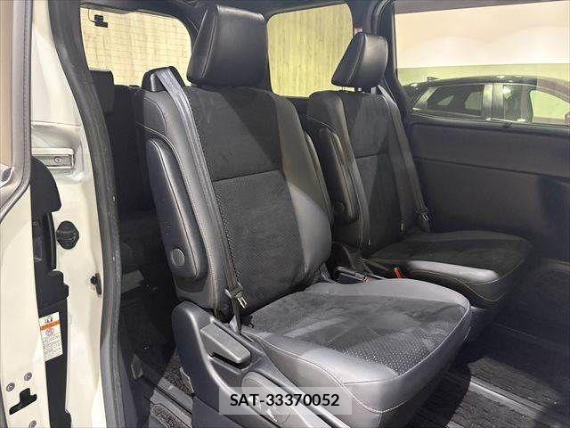 Toyota VOXY 2020-12 8884577-9