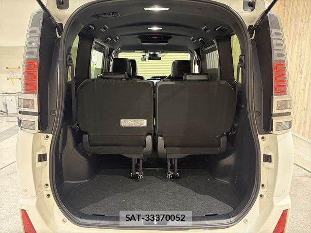 Toyota VOXY 2020-12 8884577-11