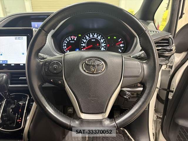 Toyota VOXY 2020-12 8884577-12