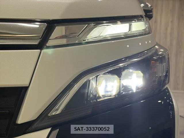 Toyota VOXY 2020-12 8884577-13