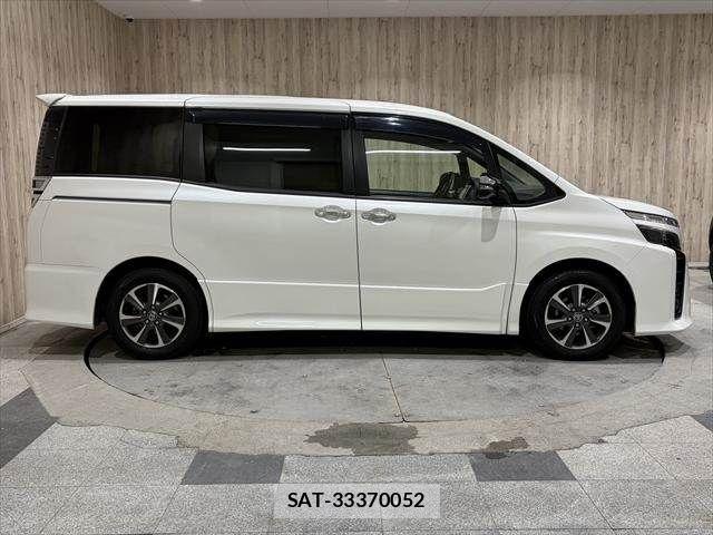 Toyota VOXY 2020-12 8884577-18
