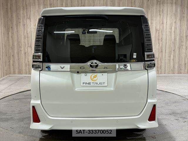 Toyota VOXY 2020-12 8884577-20