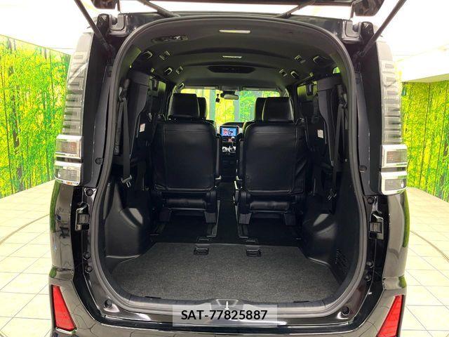 Toyota VOXY 2017-10 8884575-9