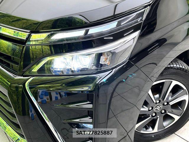 Toyota VOXY 2017-10 8884575-11