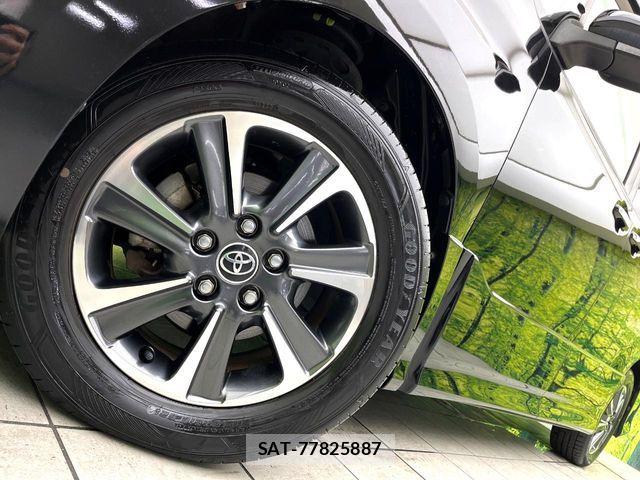 Toyota VOXY 2017-10 8884575-12