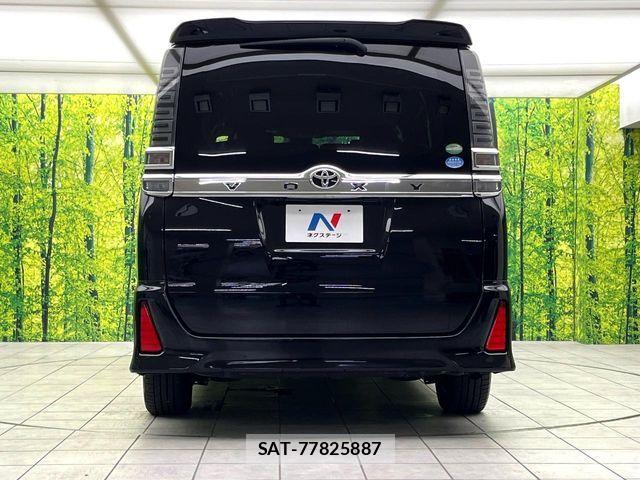 Toyota VOXY 2017-10 8884575-14