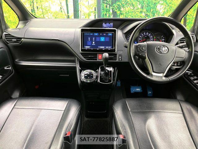 Toyota VOXY 2017-10 8884575-1
