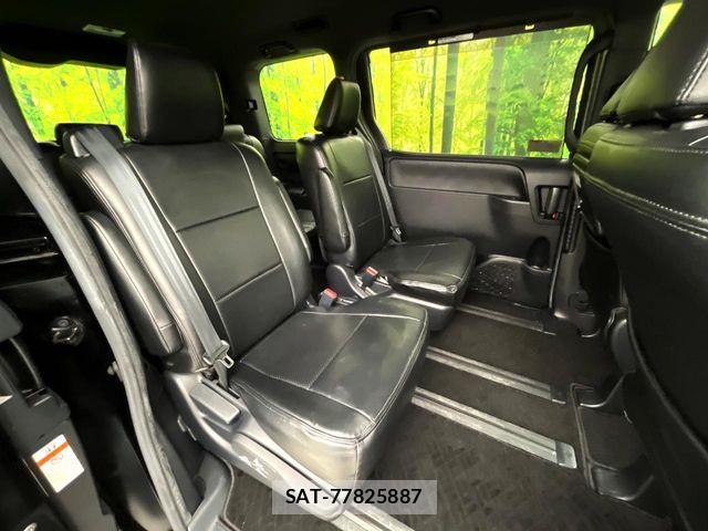 Toyota VOXY 2017-10 8884575-7