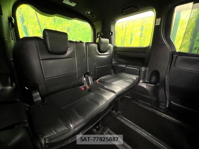 Toyota VOXY 2017-10 8884575-8