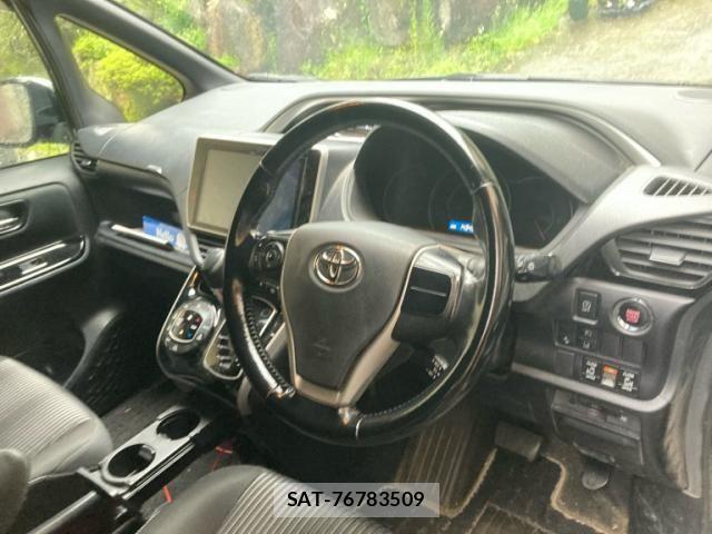 Toyota VOXY 2020-09 8884576-9