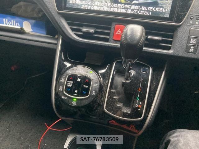 Toyota VOXY 2020-09 8884576-12