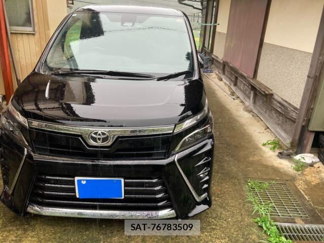 Toyota VOXY 2020-09 8884576-1