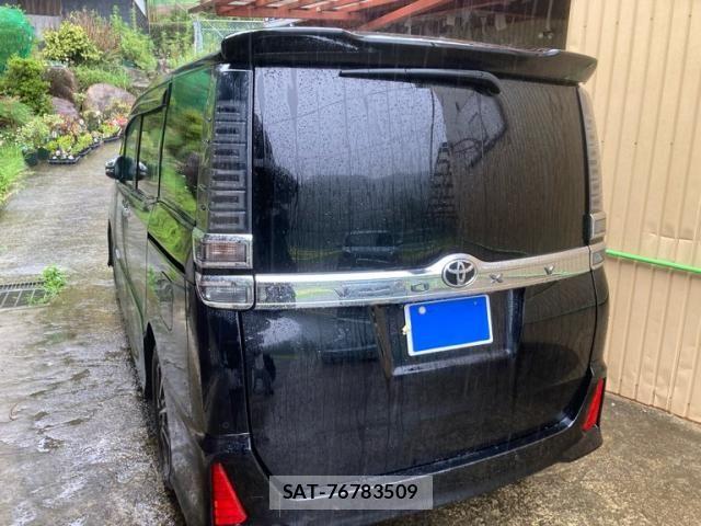 Toyota VOXY 2020-09 8884576-4