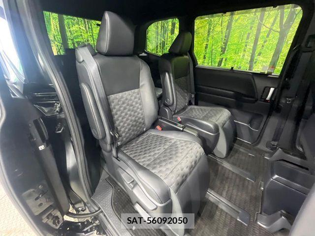Toyota VOXY 2024-08 8884570-9