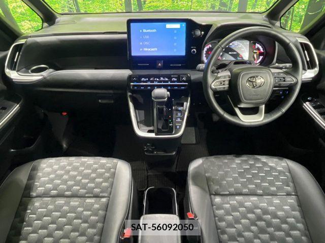 Toyota VOXY 2024-08 8884570-1