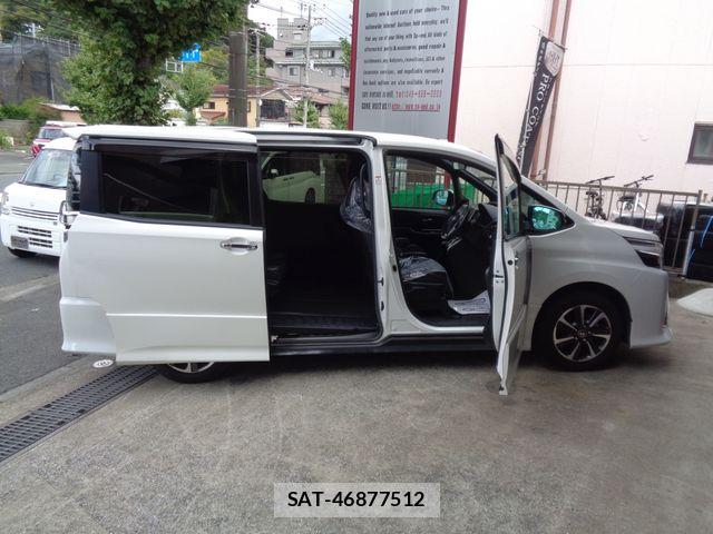 Toyota VOXY 2021-11 8884574-9