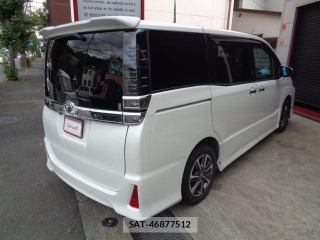 Toyota VOXY 2021-11 8884574-10