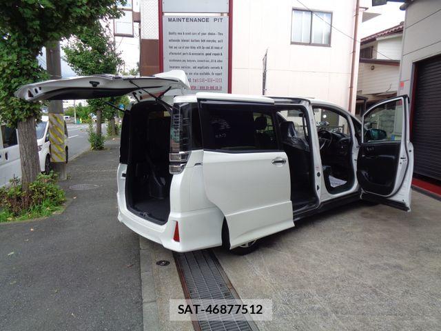 Toyota VOXY 2021-11 8884574-11