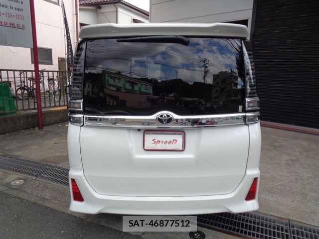 Toyota VOXY 2021-11 8884574-12
