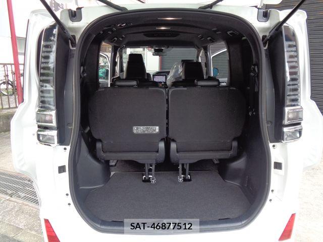 Toyota VOXY 2021-11 8884574-13