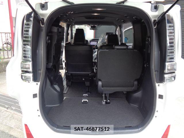 Toyota VOXY 2021-11 8884574-14