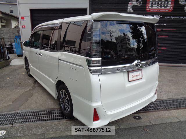 Toyota VOXY 2021-11 8884574-16