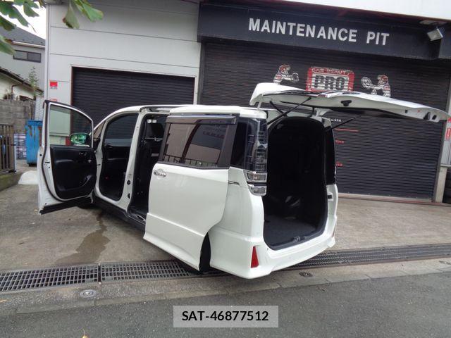Toyota VOXY 2021-11 8884574-17