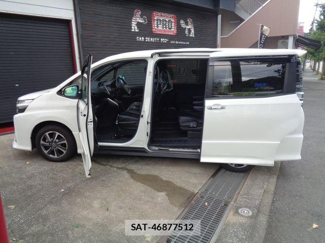Toyota VOXY 2021-11 8884574-18