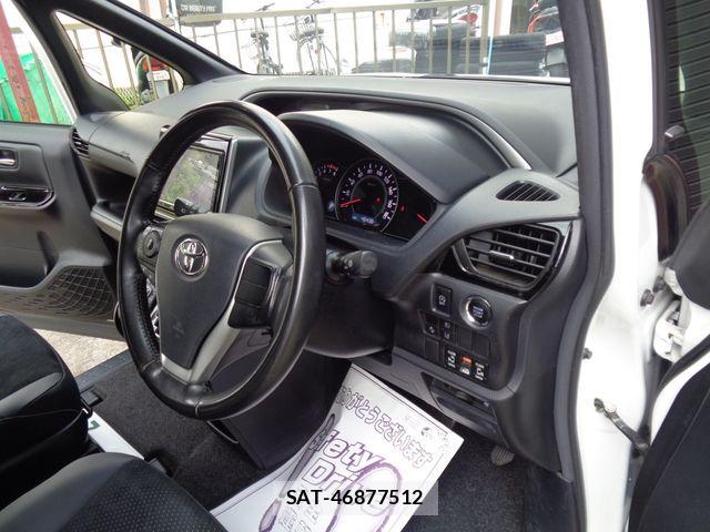 Toyota VOXY 2021-11 8884574-21